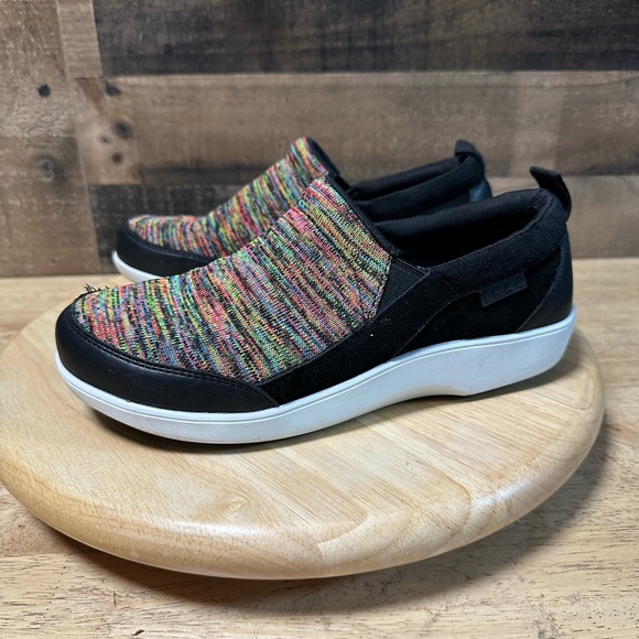 TRAQ by Alegria Women’s Melodiq Multi Waves Slip-On Sneakers Size 37 US 7 / 7.5 - Picture 2 of 9